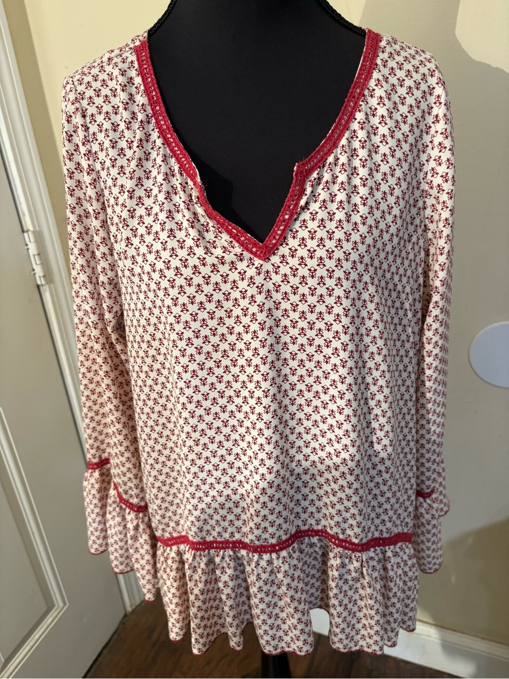 Bohochic Tunic Top. About A Girl Cream/Red Floral Print,Cute Bell Sleeves.Lt- Wt